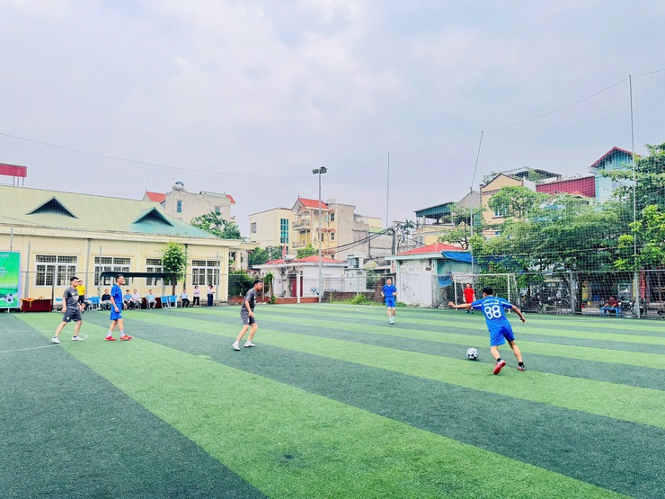 Phường Phú Lương tổ chức giao hữu bóng đá chào mừng Đại hội Đảng bộ phường lần thứ I, nhiệm kỳ 2025 – 2030- Ảnh 3.