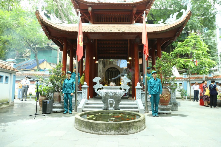 Phường Giảng Võ: Tiếp nối truyền thống, tri ân anh hùng liệt sỹ, người có công, gia đình chính sách- Ảnh 4.