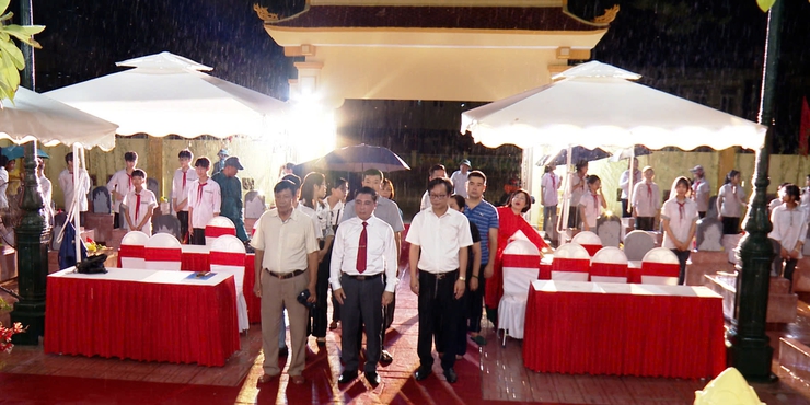 Ứng Hòa tổ chức Lễ thắp nến tri ân nhân kỷ niệm 78 năm ngày Thương binh - Liệt sĩ (27/7/1947-27/7/2025).- Ảnh 2.
