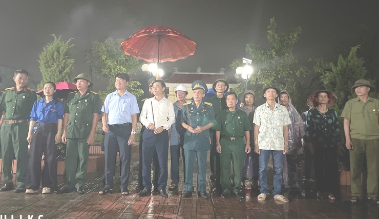 Ứng Hòa tổ chức Lễ thắp nến tri ân nhân kỷ niệm 78 năm ngày Thương binh - Liệt sĩ (27/7/1947-27/7/2025).- Ảnh 11.