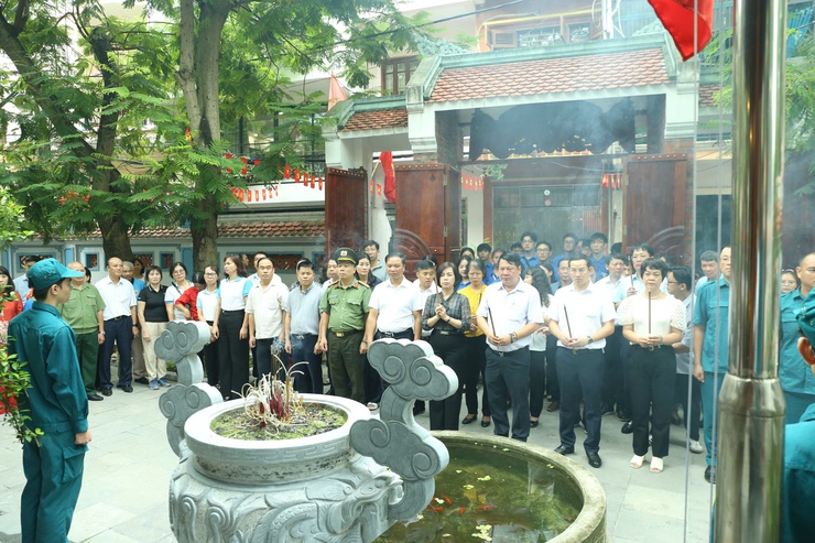 Phường Giảng Võ: Tiếp nối truyền thống, tri ân anh hùng liệt sỹ, người có công, gia đình chính sách- Ảnh 1.