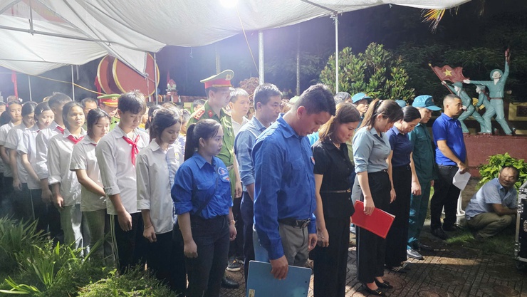 Hòa Xá tổ chức Lễ “Thắp nến tri ân các anh hùng liệt sĩ” – Sáng mãi lòng biết ơn vô hạn- Ảnh 13.