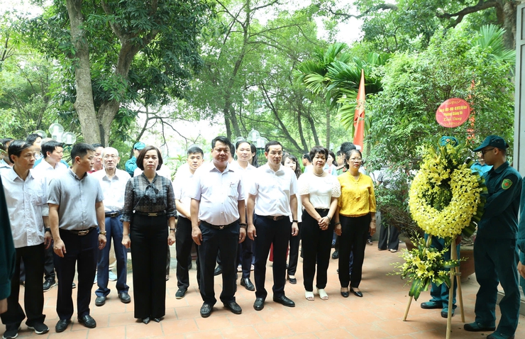 Phường Giảng Võ: Tiếp nối truyền thống, tri ân anh hùng liệt sỹ, người có công, gia đình chính sách- Ảnh 2.