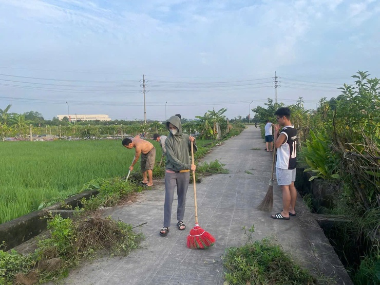 Xã Quang Minh phát động vệ sinh môi trường, khắc phục hậu quã bão số 3 Wipha và chào mừng các sự kiện quan trọng của đất nước- Ảnh 6.