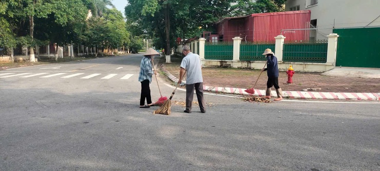 Xã Quang Minh phát động vệ sinh môi trường, khắc phục hậu quã bão số 3 Wipha và chào mừng các sự kiện quan trọng của đất nước- Ảnh 9.