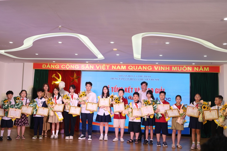 4 năm liên tiếp dẫn đầu cuộc thi Đại sứ Văn hoá đọc cấp thành phố: Tây Hồ bền bỉ thắp lửa văn hóa đọc Thủ đô- Ảnh 4.
