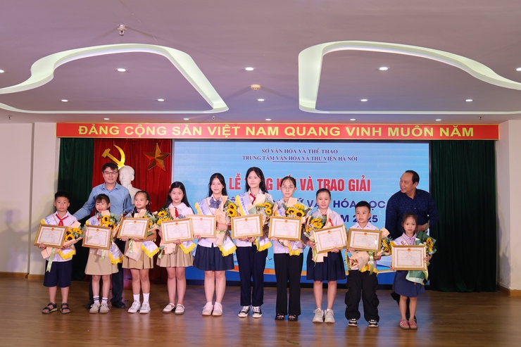 4 năm liên tiếp dẫn đầu cuộc thi Đại sứ Văn hoá đọc cấp thành phố: Tây Hồ bền bỉ thắp lửa văn hóa đọc Thủ đô- Ảnh 3.