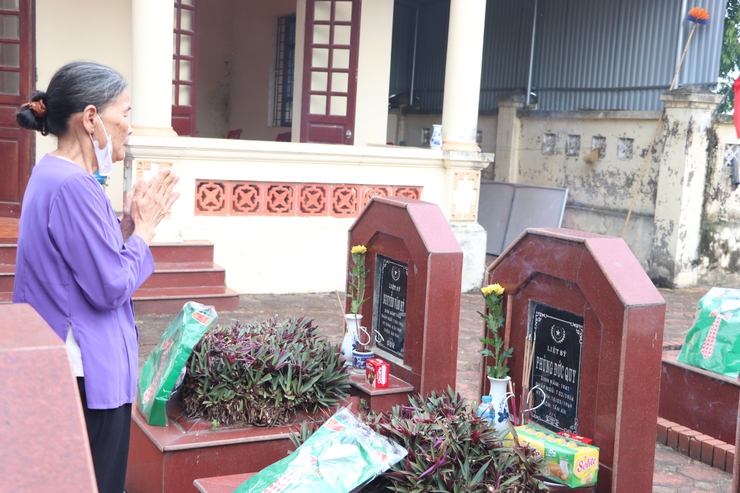 Lễ Dâng hương, thắp nến tri ân nhân kỷ niệm 78 năm Ngày Thương binh - Liệt sĩ (27/7/1947 – 27/7/2025- Ảnh 10.