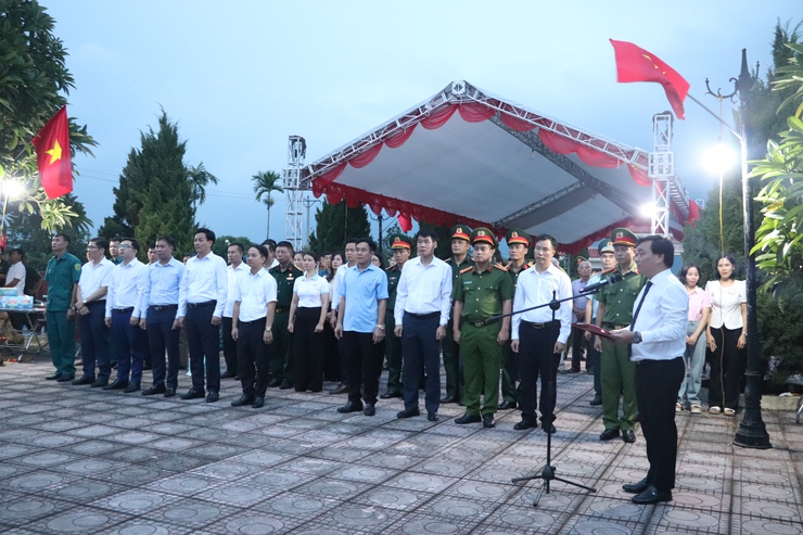 Lễ Dâng hương, thắp nến tri ân nhân kỷ niệm 78 năm Ngày Thương binh - Liệt sĩ (27/7/1947 – 27/7/2025- Ảnh 13.