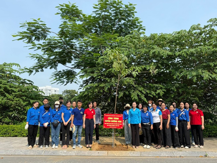 Khánh thành tuyến đường hoa chào mừng Đại hội Đảng bộ phường lần thứ Nhất- Ảnh 2.