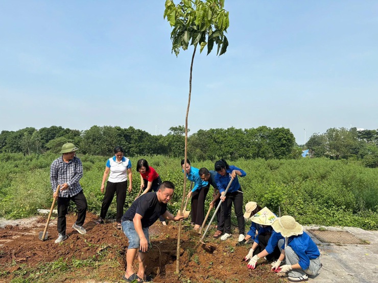 Khánh thành tuyến đường hoa chào mừng Đại hội Đảng bộ phường lần thứ Nhất- Ảnh 1.
