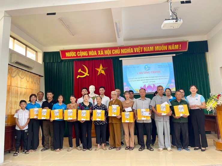 Uỷ ban MTTQ xã Phúc Lộc tổ chức chương trình trao quà cho người có công và thân nhân người có công trên địa bàn xã- Ảnh 2.
