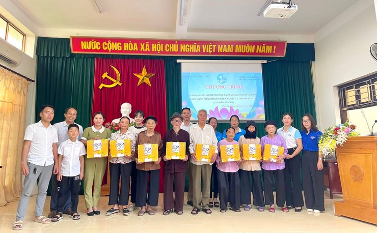 Uỷ ban MTTQ xã Phúc Lộc tổ chức chương trình trao quà cho người có công và thân nhân người có công trên địa bàn xã- Ảnh 4.