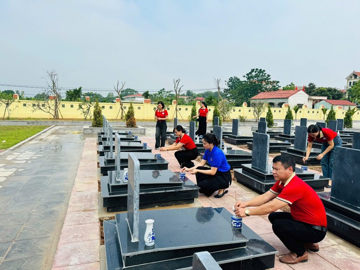 Trường tiểu học Sen Phương đẩy mạnh hoạt động giáo dục truyền thống đạo lý "Uống nước nhớ nguồn" nhân dịp kỷ niệm Ngày Thương binh – Liệt sỹ 27/7- Ảnh 2.