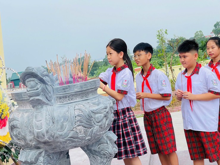 Trường tiểu học Sen Phương đẩy mạnh hoạt động giáo dục truyền thống đạo lý "Uống nước nhớ nguồn" nhân dịp kỷ niệm Ngày Thương binh – Liệt sỹ 27/7- Ảnh 4.