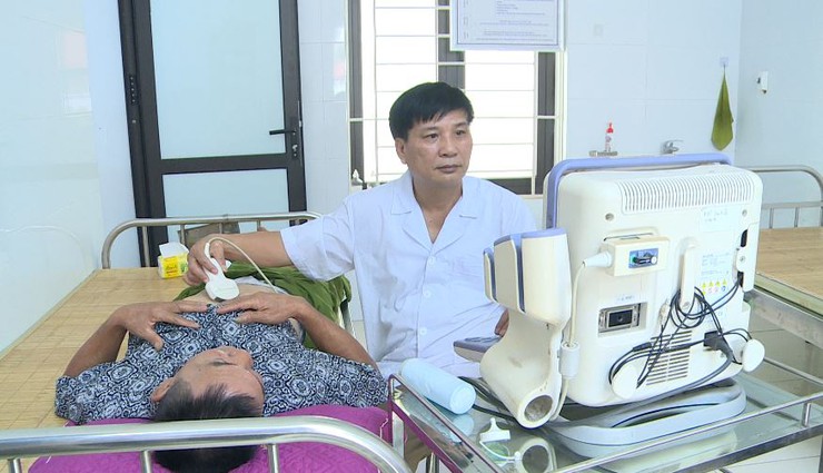 Trạm Y tế xã Phúc Lộc tổ chức khám bệnh, tư vấn sức khoẻ, cấp phát thuốc miễn phí cho người có công trên địa bàn xã- Ảnh 4.