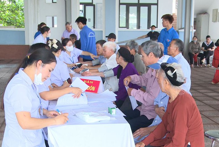 Trạm Y tế xã Phúc Lộc tổ chức khám bệnh, tư vấn sức khoẻ, cấp phát thuốc miễn phí cho người có công trên địa bàn xã- Ảnh 5.