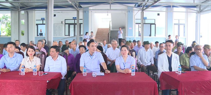 Trạm Y tế xã Phúc Lộc tổ chức khám bệnh, tư vấn sức khoẻ, cấp phát thuốc miễn phí cho người có công trên địa bàn xã- Ảnh 2.