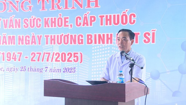 Trạm Y tế xã Phúc Lộc tổ chức khám bệnh, tư vấn sức khoẻ, cấp phát thuốc miễn phí cho người có công trên địa bàn xã- Ảnh 1.