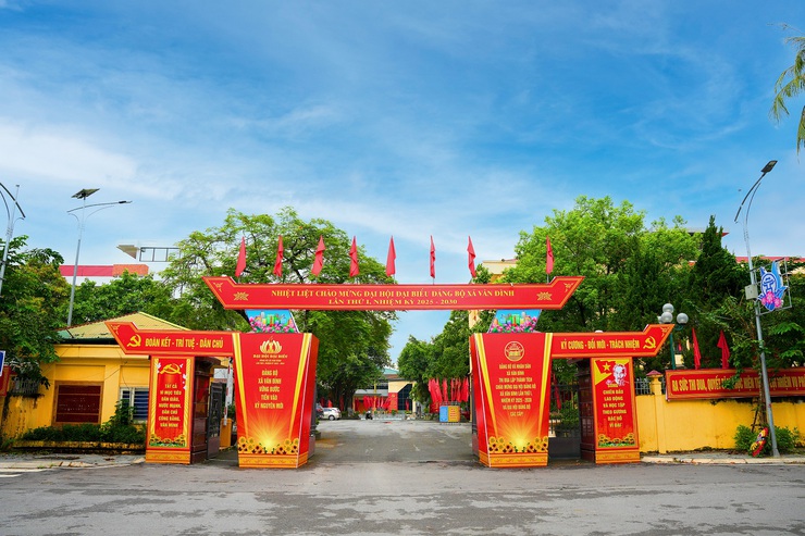 ĐẠI HỘI ĐẠI BIỂU ĐẢNG BỘ XÃ VÂN ĐÌNH LẦN THỨ I, NHIỆM KỲ 2025 - 2030: TỰ HÀO QUÁ KHỨ - VỮNG BƯỚC TƯƠNG LAI- Ảnh 2.