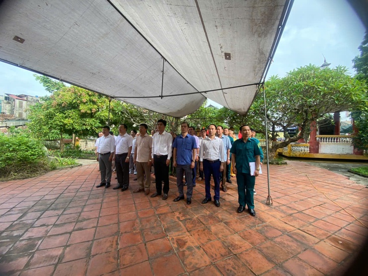 Lãnh đạo Đảng ủy, HĐND, UBND, UB MTTQ xã Hương Sơn tưởng niệm các anh hùng liệt sĩ và kỷ niệm 78 năm ngày thương binh – Liệt sĩ- Ảnh 7.