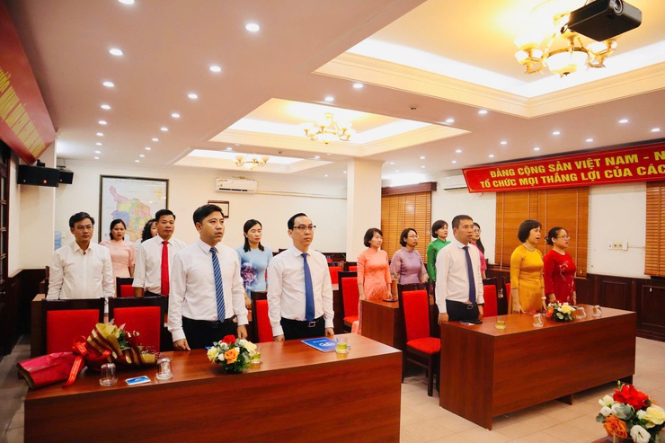 Đại hội chi bộ Văn phòng HĐND và UBND phường Từ Liêm 
nhiệm kỳ 2025-2030 
- Ảnh 1.