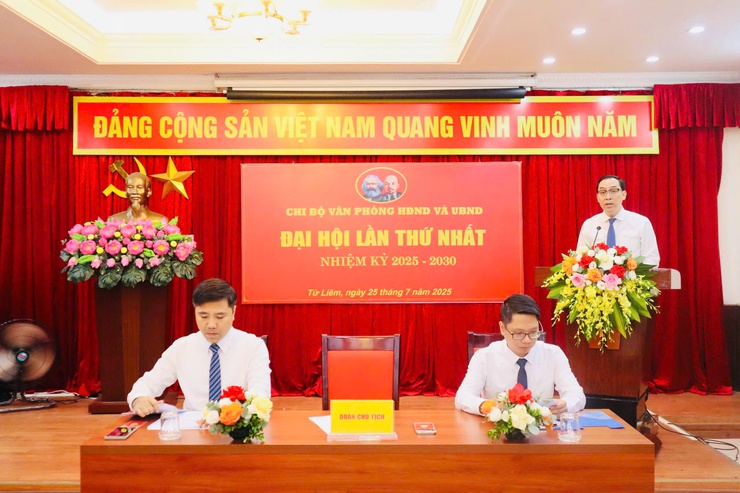 Đại hội chi bộ Văn phòng HĐND và UBND phường Từ Liêm 
nhiệm kỳ 2025-2030 
- Ảnh 2.