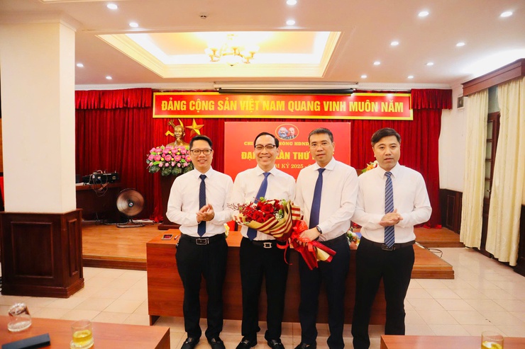 Đại hội chi bộ Văn phòng HĐND và UBND phường Từ Liêm 
nhiệm kỳ 2025-2030 
- Ảnh 5.