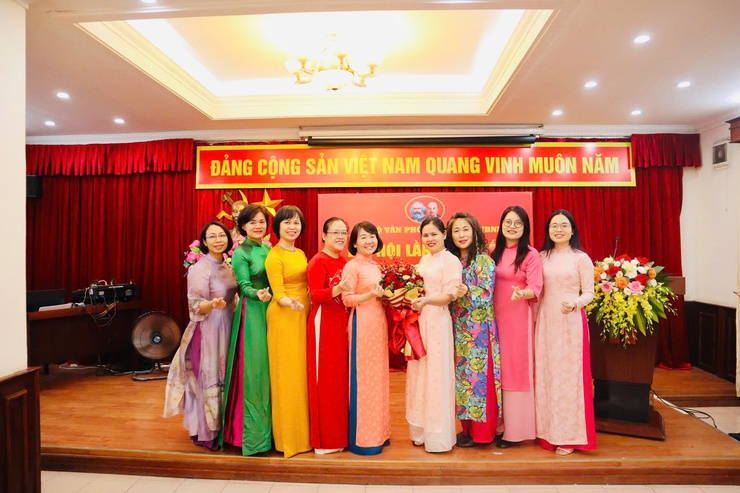 Đại hội chi bộ Văn phòng HĐND và UBND phường Từ Liêm 
nhiệm kỳ 2025-2030 
- Ảnh 7.