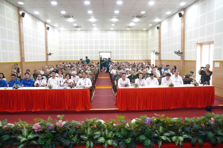 Gặp mặt, tặng quà người có công nhân kỷ niệm 78 năm Ngày Thương binh – Liệt sĩ- Ảnh 7.