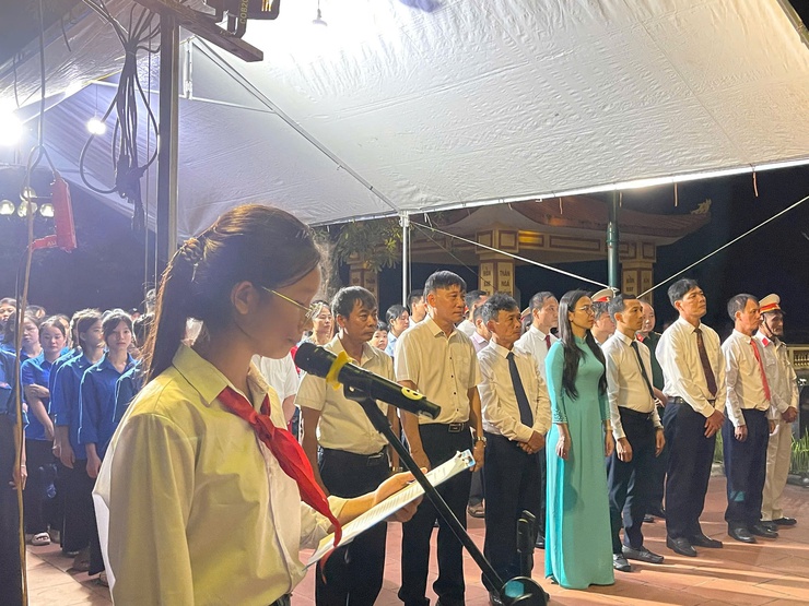 Thắp nến tri ân –Hoạt động thấm đượm nghĩa tình tại xã Phúc Thọ nhân kỷ niệm 78 năm Ngày Thương binh - Liệt sĩ- Ảnh 3.