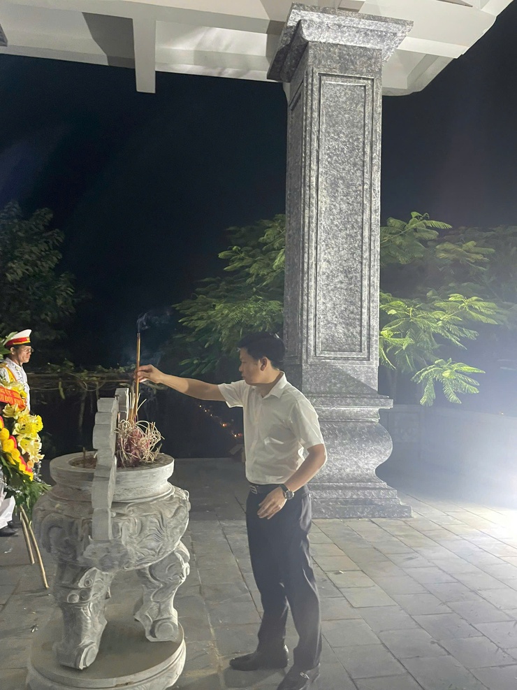Thắp nến tri ân –Hoạt động thấm đượm nghĩa tình tại xã Phúc Thọ nhân kỷ niệm 78 năm Ngày Thương binh - Liệt sĩ- Ảnh 4.