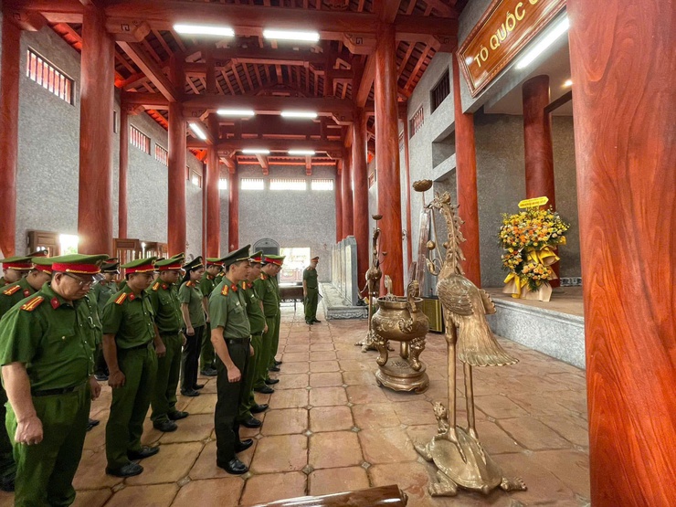 Phúc Thọ: Những hoạt động tri ân đầy ý nghĩa nhân kỷ niệm 78 năm Ngày Thương binh - Liệt sĩ- Ảnh 2.