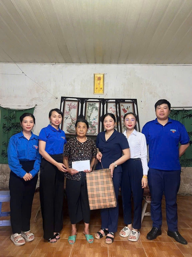 Phúc Thọ: Những hoạt động tri ân đầy ý nghĩa nhân kỷ niệm 78 năm Ngày Thương binh - Liệt sĩ- Ảnh 6.