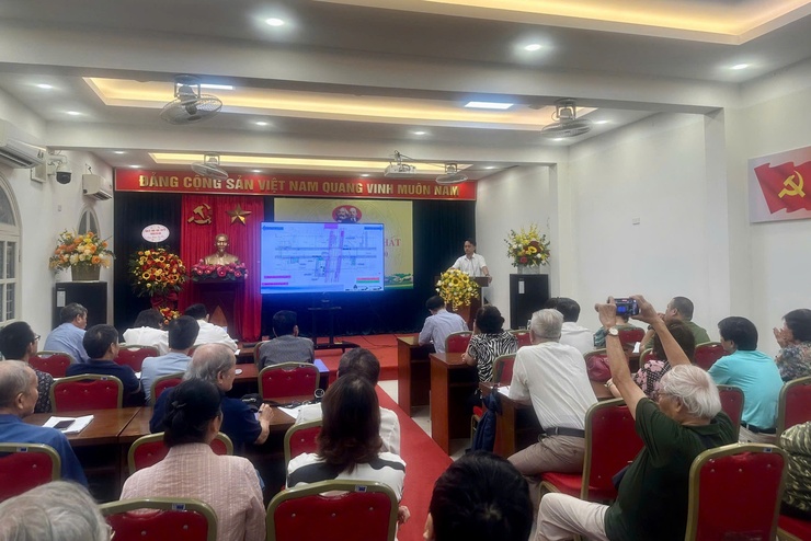 UBND PHƯỜNG CỬA NAM TỔ CHỨC LẤY Ý KIẾN CÁC CƠ QUAN, TỔ CHỨC, CÁ NHÂN VÀ CỘNG ĐỒNG DÂN CƯ VỀ PHƯƠNG ÁN TUYẾN, VỊ TRÍ CÔNG TRÌNH XÂY DỰNG THEO TUYẾN TỶ LỆ 1/500 ĐOẠN TỪ GA C8 ĐẾN GA C10 TUYẾN ĐƯỜNG SẮT ĐÔ THỊ SỐ 2.1- Ảnh 13.