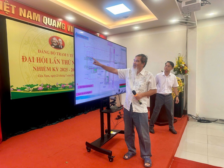 UBND PHƯỜNG CỬA NAM TỔ CHỨC LẤY Ý KIẾN CÁC CƠ QUAN, TỔ CHỨC, CÁ NHÂN VÀ CỘNG ĐỒNG DÂN CƯ VỀ PHƯƠNG ÁN TUYẾN, VỊ TRÍ CÔNG TRÌNH XÂY DỰNG THEO TUYẾN TỶ LỆ 1/500 ĐOẠN TỪ GA C8 ĐẾN GA C10 TUYẾN ĐƯỜNG SẮT ĐÔ THỊ SỐ 2.1- Ảnh 3.