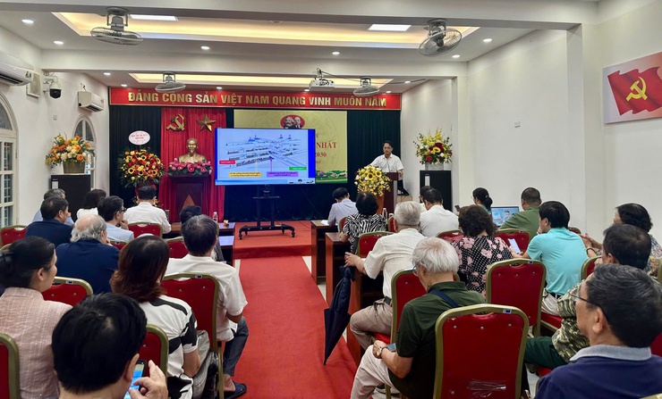 UBND PHƯỜNG CỬA NAM TỔ CHỨC LẤY Ý KIẾN CÁC CƠ QUAN, TỔ CHỨC, CÁ NHÂN VÀ CỘNG ĐỒNG DÂN CƯ VỀ PHƯƠNG ÁN TUYẾN, VỊ TRÍ CÔNG TRÌNH XÂY DỰNG THEO TUYẾN TỶ LỆ 1/500 ĐOẠN TỪ GA C8 ĐẾN GA C10 TUYẾN ĐƯỜNG SẮT ĐÔ THỊ SỐ 2.1- Ảnh 6.
