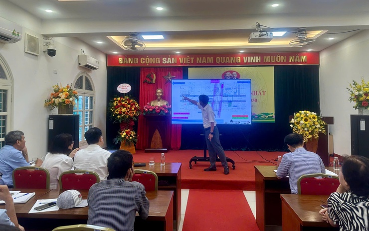 UBND PHƯỜNG CỬA NAM TỔ CHỨC LẤY Ý KIẾN CÁC CƠ QUAN, TỔ CHỨC, CÁ NHÂN VÀ CỘNG ĐỒNG DÂN CƯ VỀ PHƯƠNG ÁN TUYẾN, VỊ TRÍ CÔNG TRÌNH XÂY DỰNG THEO TUYẾN TỶ LỆ 1/500 ĐOẠN TỪ GA C8 ĐẾN GA C10 TUYẾN ĐƯỜNG SẮT ĐÔ THỊ SỐ 2.1- Ảnh 5.