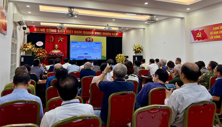 UBND PHƯỜNG CỬA NAM TỔ CHỨC LẤY Ý KIẾN CÁC CƠ QUAN, TỔ CHỨC, CÁ NHÂN VÀ CỘNG ĐỒNG DÂN CƯ VỀ PHƯƠNG ÁN TUYẾN, VỊ TRÍ CÔNG TRÌNH XÂY DỰNG THEO TUYẾN TỶ LỆ 1/500 ĐOẠN TỪ GA C8 ĐẾN GA C10 TUYẾN ĐƯỜNG SẮT ĐÔ THỊ SỐ 2.1- Ảnh 11.