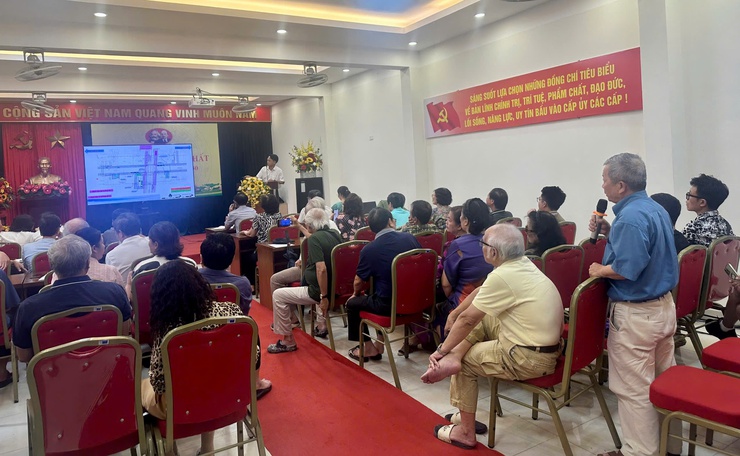 UBND PHƯỜNG CỬA NAM TỔ CHỨC LẤY Ý KIẾN CÁC CƠ QUAN, TỔ CHỨC, CÁ NHÂN VÀ CỘNG ĐỒNG DÂN CƯ VỀ PHƯƠNG ÁN TUYẾN, VỊ TRÍ CÔNG TRÌNH XÂY DỰNG THEO TUYẾN TỶ LỆ 1/500 ĐOẠN TỪ GA C8 ĐẾN GA C10 TUYẾN ĐƯỜNG SẮT ĐÔ THỊ SỐ 2.1- Ảnh 2.