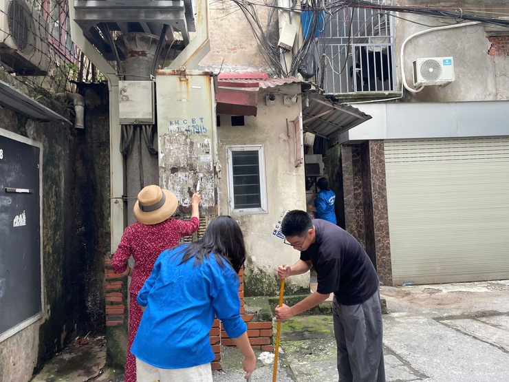 Phường Giảng Võ ra quân cao điểm vệ sinh môi trường chào mừng các ngày lễ lớn- Ảnh 6.