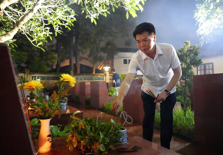 PHƯỜNG YÊN NGHĨA TỔ CHỨC LỄ DÂNG HƯƠNG TƯỞNG NIỆM CÁC ANH HÙNG LIỆT SĨ VÀ CỐ ĐẠI TƯỚNG LÊ TRỌNG TẤN- Ảnh 5.