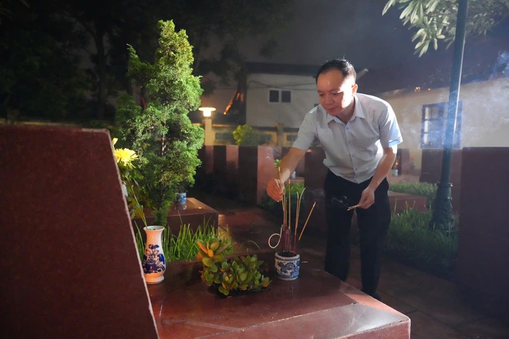 PHƯỜNG YÊN NGHĨA TỔ CHỨC LỄ DÂNG HƯƠNG TƯỞNG NIỆM CÁC ANH HÙNG LIỆT SĨ VÀ CỐ ĐẠI TƯỚNG LÊ TRỌNG TẤN- Ảnh 7.