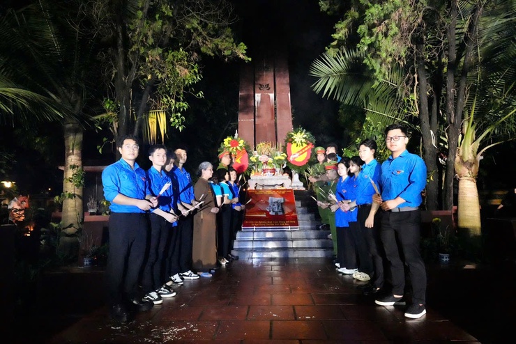 PHƯỜNG YÊN NGHĨA TỔ CHỨC LỄ DÂNG HƯƠNG TƯỞNG NIỆM CÁC ANH HÙNG LIỆT SĨ VÀ CỐ ĐẠI TƯỚNG LÊ TRỌNG TẤN- Ảnh 8.
