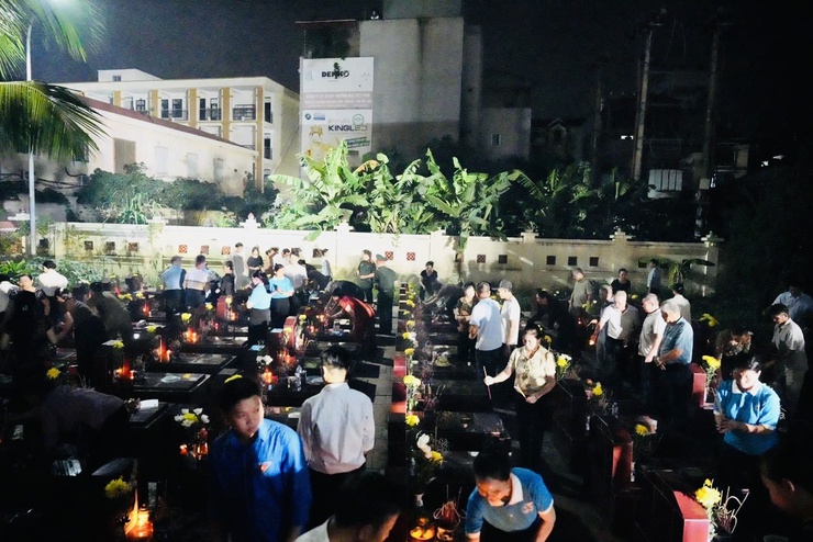 PHƯỜNG YÊN NGHĨA TỔ CHỨC LỄ DÂNG HƯƠNG TƯỞNG NIỆM CÁC ANH HÙNG LIỆT SĨ VÀ CỐ ĐẠI TƯỚNG LÊ TRỌNG TẤN- Ảnh 10.