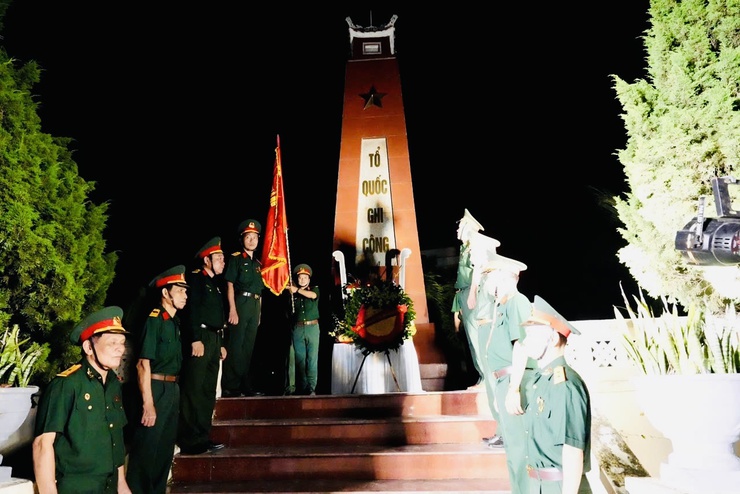 PHƯỜNG YÊN NGHĨA TỔ CHỨC LỄ DÂNG HƯƠNG TƯỞNG NIỆM CÁC ANH HÙNG LIỆT SĨ VÀ CỐ ĐẠI TƯỚNG LÊ TRỌNG TẤN- Ảnh 11.