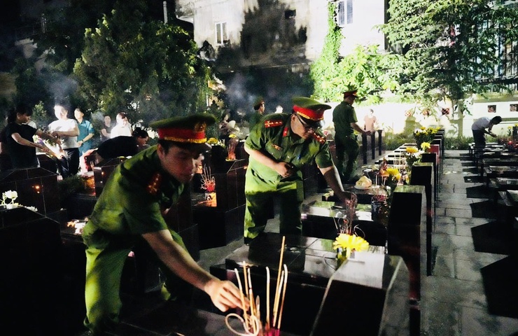 PHƯỜNG YÊN NGHĨA TỔ CHỨC LỄ DÂNG HƯƠNG TƯỞNG NIỆM CÁC ANH HÙNG LIỆT SĨ VÀ CỐ ĐẠI TƯỚNG LÊ TRỌNG TẤN- Ảnh 12.