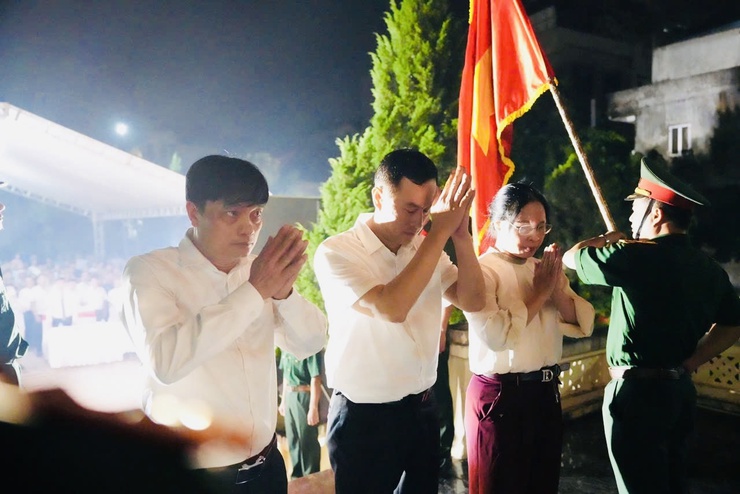 PHƯỜNG YÊN NGHĨA TỔ CHỨC LỄ DÂNG HƯƠNG TƯỞNG NIỆM CÁC ANH HÙNG LIỆT SĨ VÀ CỐ ĐẠI TƯỚNG LÊ TRỌNG TẤN- Ảnh 13.