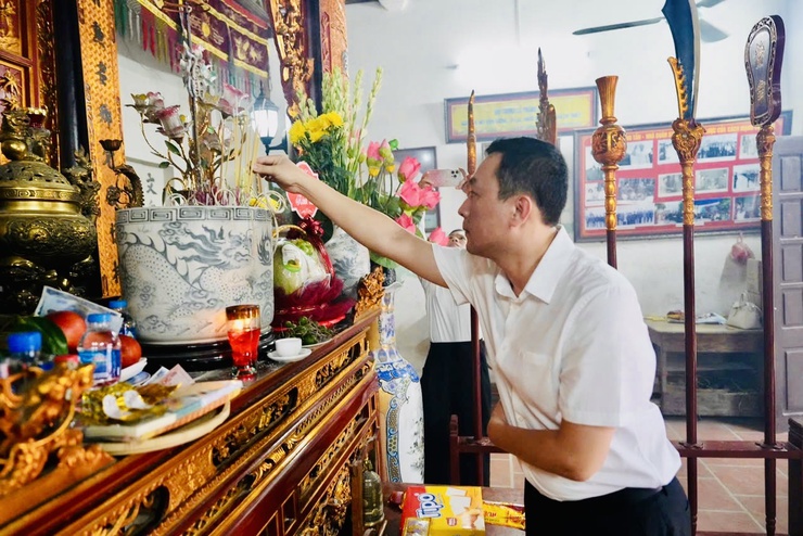 PHƯỜNG YÊN NGHĨA TỔ CHỨC LỄ DÂNG HƯƠNG TƯỞNG NIỆM CÁC ANH HÙNG LIỆT SĨ VÀ CỐ ĐẠI TƯỚNG LÊ TRỌNG TẤN- Ảnh 16.
