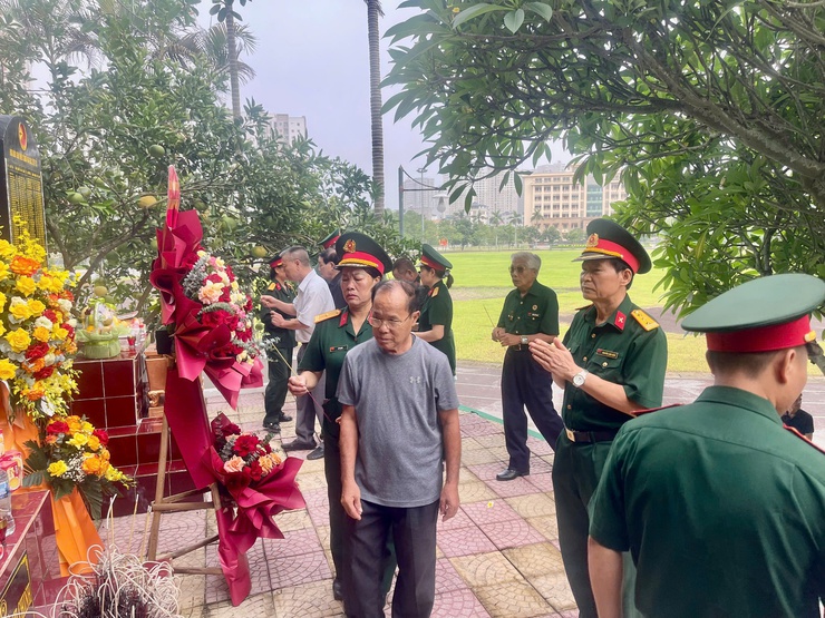 TỔ DÂN PHỐ 17Y PHƯỜNG YÊN NGHĨA TỔ CHỨC CÁC HOẠT ĐỘNG TRI ÂN NHÂN KỶ NIỆM 78 NĂM NGÀY THƯƠNG BINH LIỆT SỸ (27/7/1947 – 27/7/2025)
- Ảnh 8.